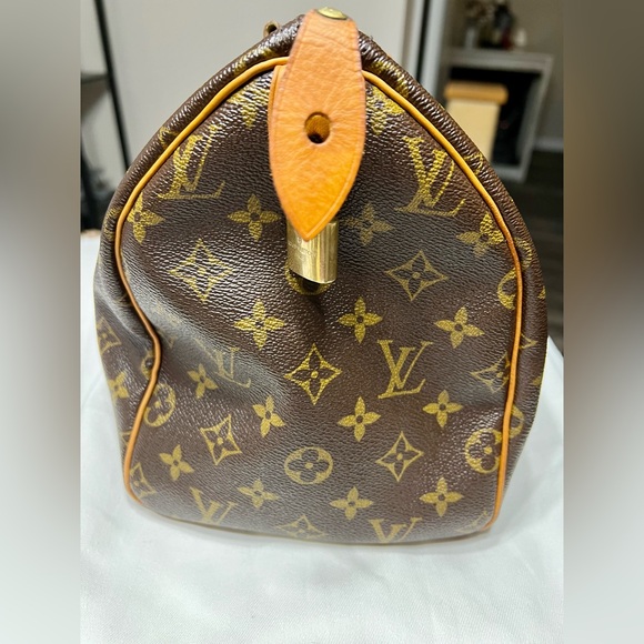 Louis Vuitton Speedy 30 👜 in Classic Monogram - Picture 5 of 16